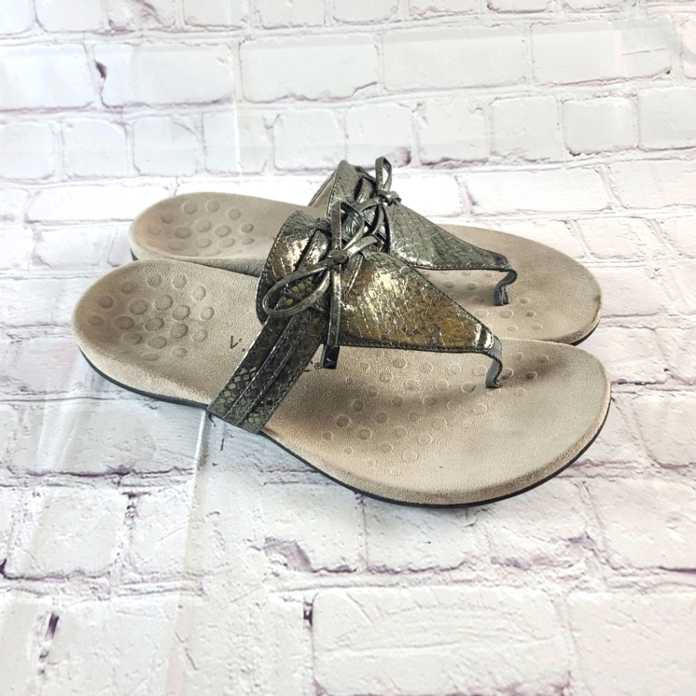 Vionic Women's 10 Amaya Embossed Leather Metallic Thong Flip Flop